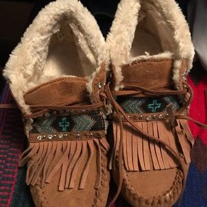 Booties that tie new